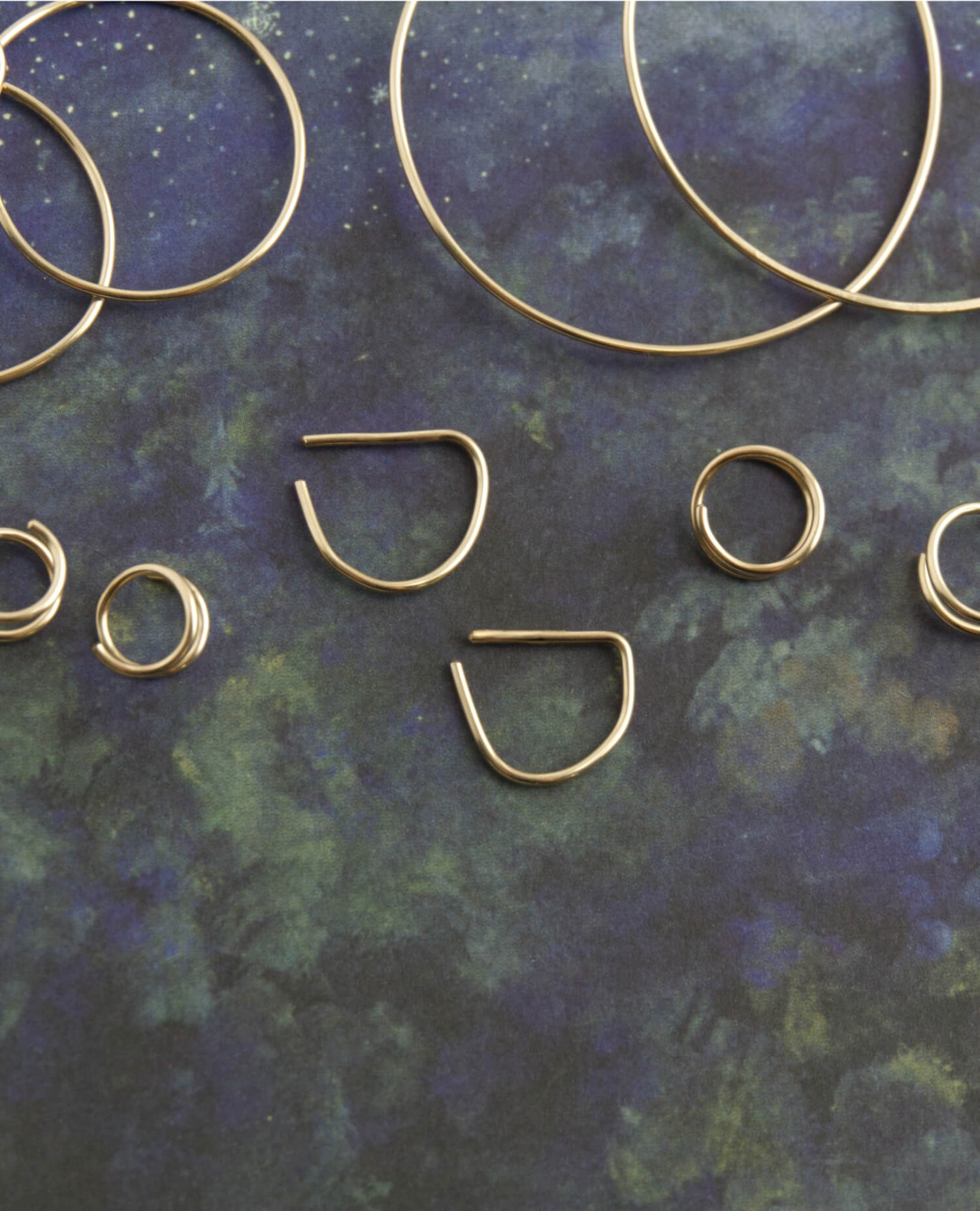 small gold hoop earrings